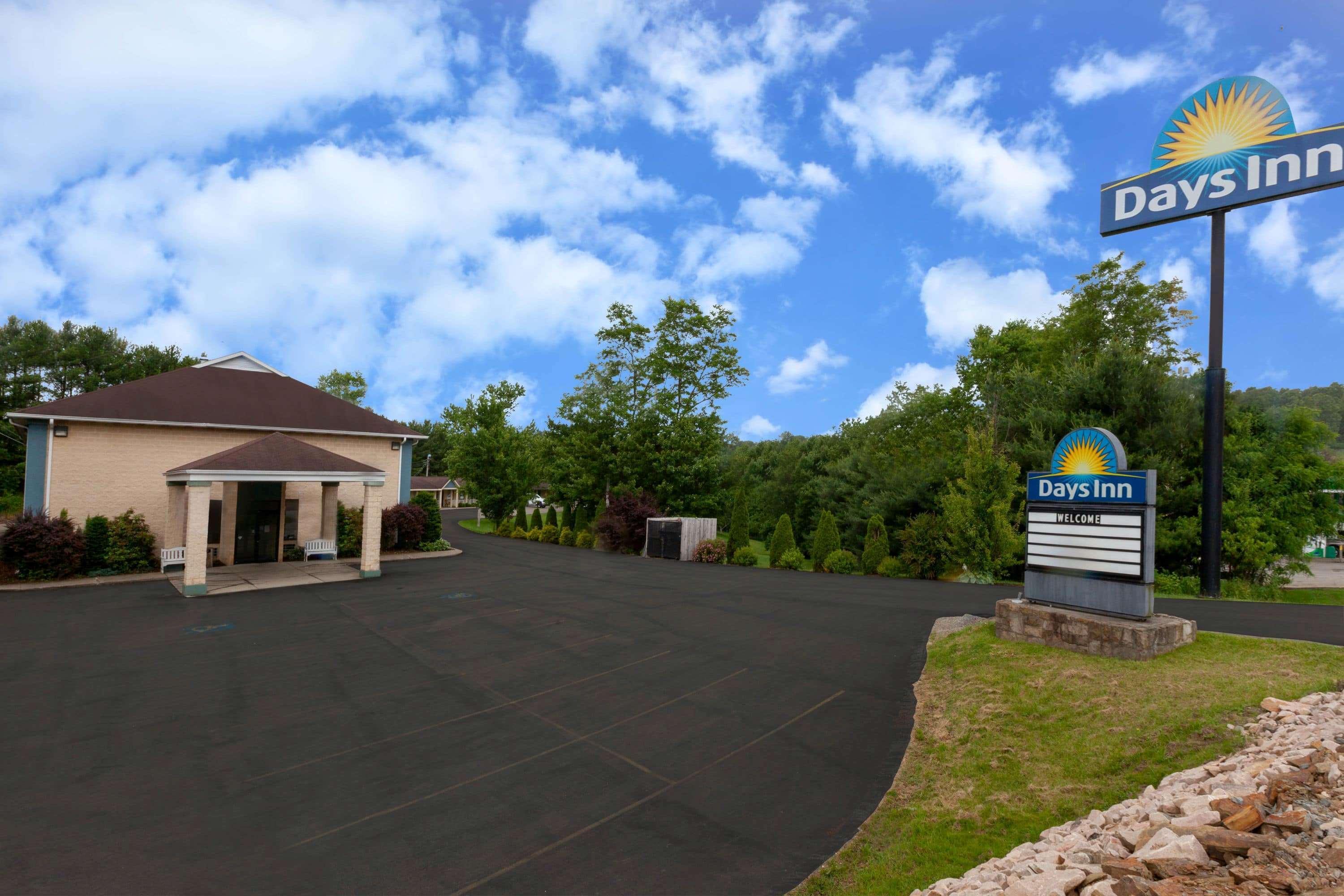Days Inn By Wyndham Donegal Exterior foto